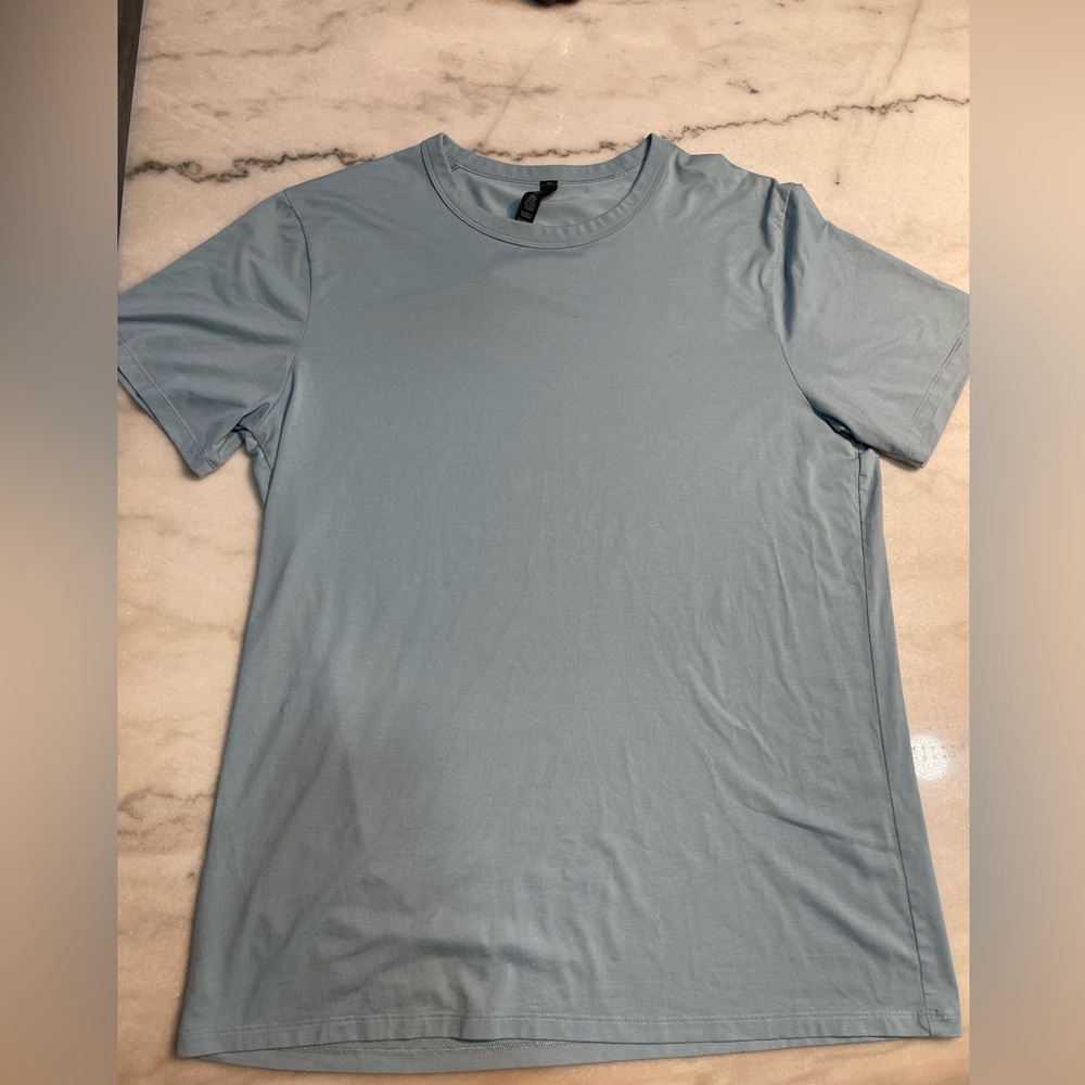 Men’s LuluLemon Shirt